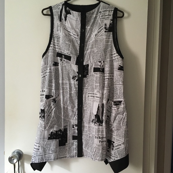 I.C. by Connie K Lagenlook Newspaper Print Sleeveless Cotton Top M - Picture 1 of 6